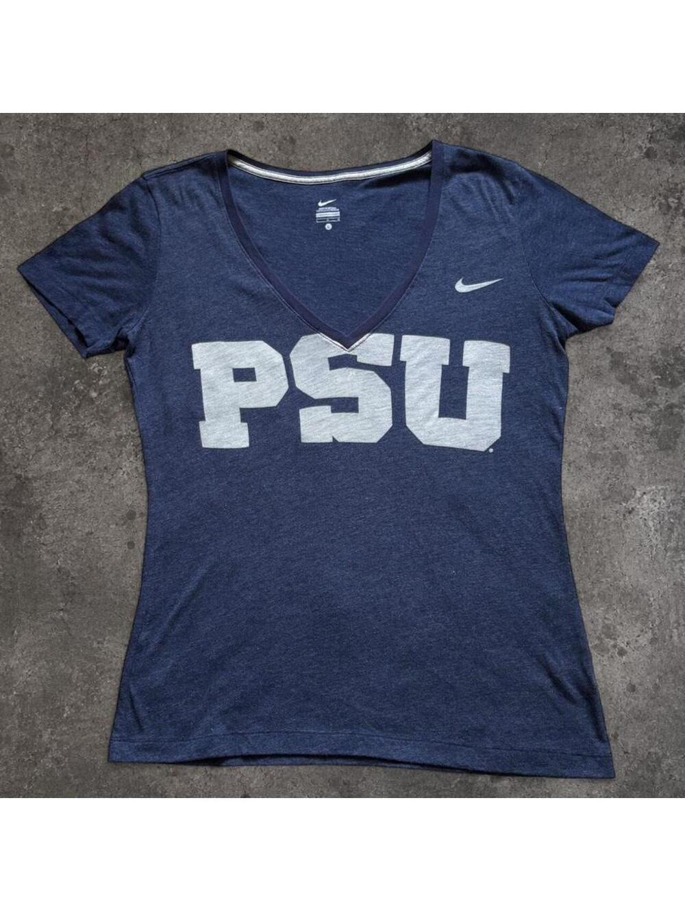Nike Women's Navy and Blue Shirt